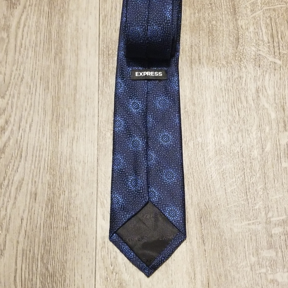 ExpressNarrow Medallion Pattern - Picture 3 of 4